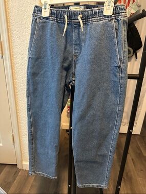 Abercrombie kids pull on jeans